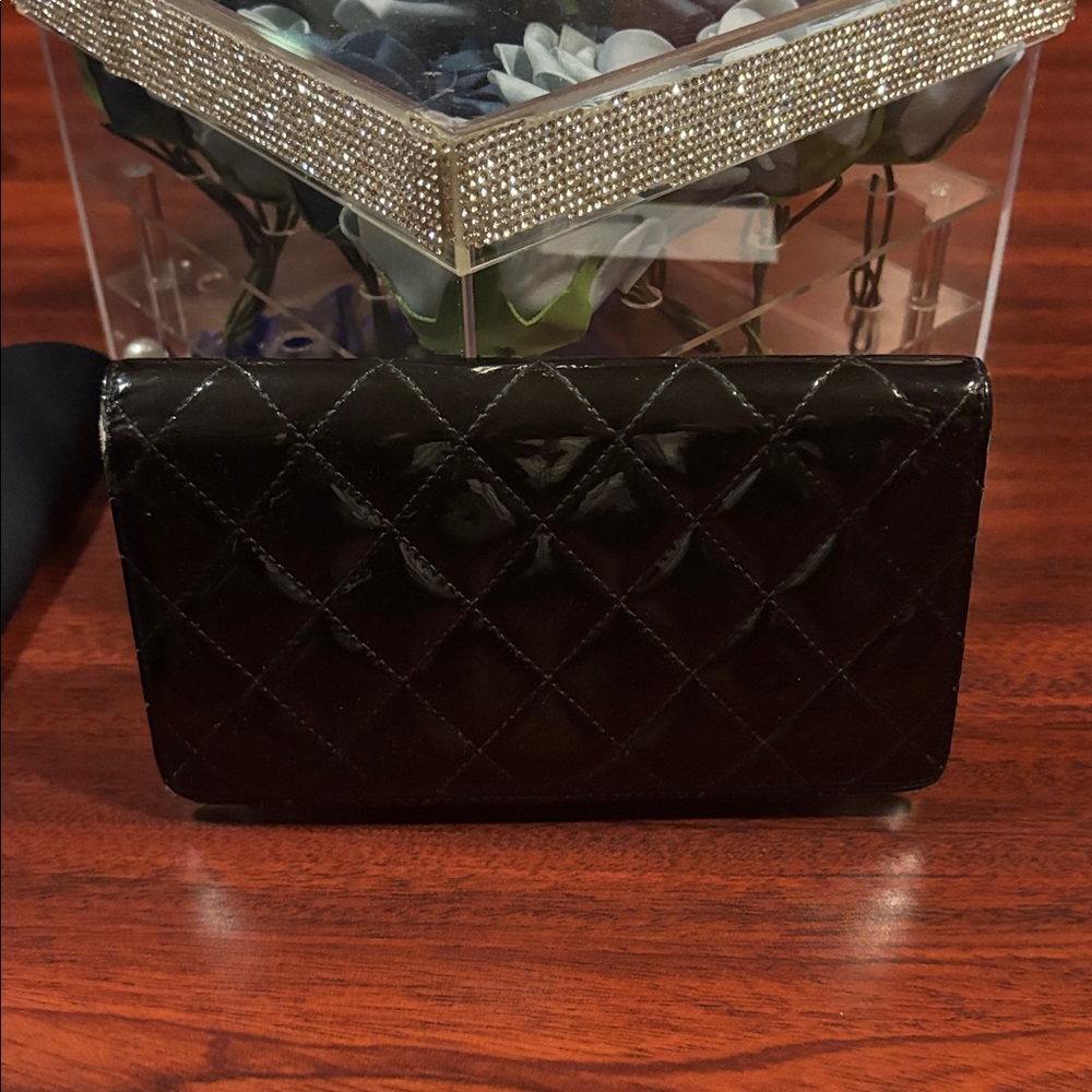 CHANEL Black Patent Quilted Clutch - Picture 5 of 5